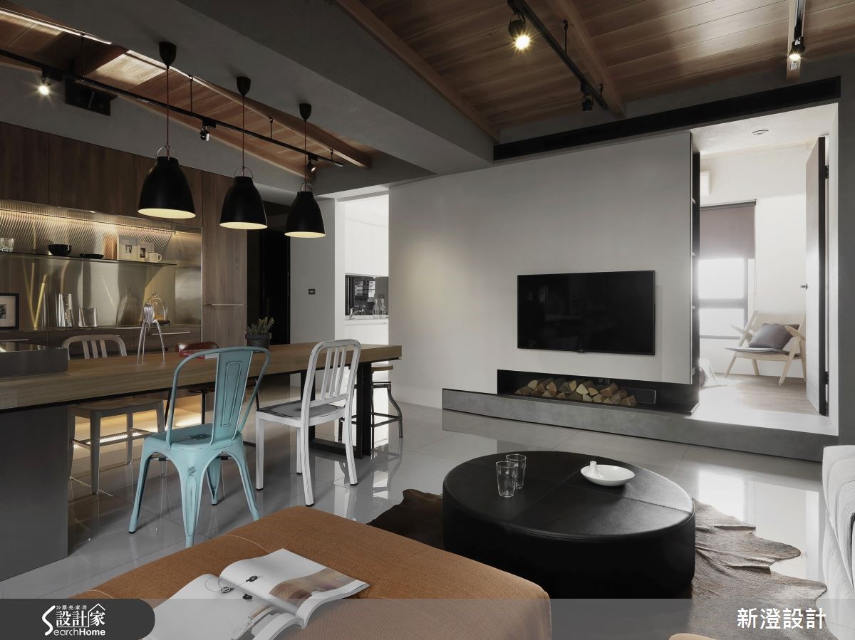 在此 39 坪的居宅內，少了制式明確的風格，但卻洋溢著